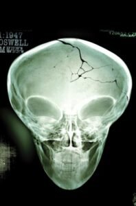 Cover H Roswell Photo Foil Virgin Variant