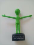 X-files award crew gift promo statuette alien extraterrestre 3